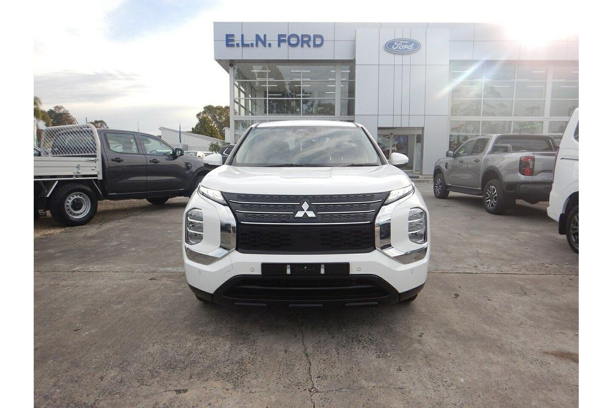 2024 Mitsubishi Outlander ES ZM
