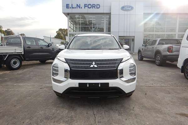2024 Mitsubishi Outlander ES ZM