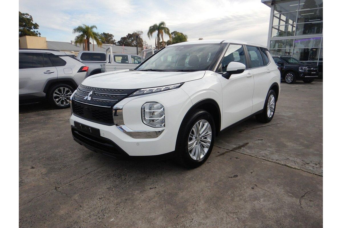 2024 Mitsubishi Outlander ES ZM