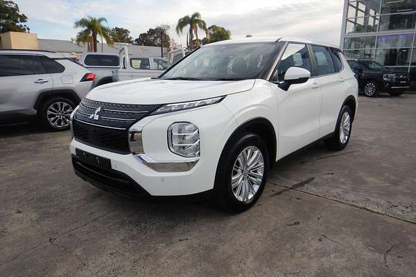 2024 Mitsubishi Outlander ES ZM