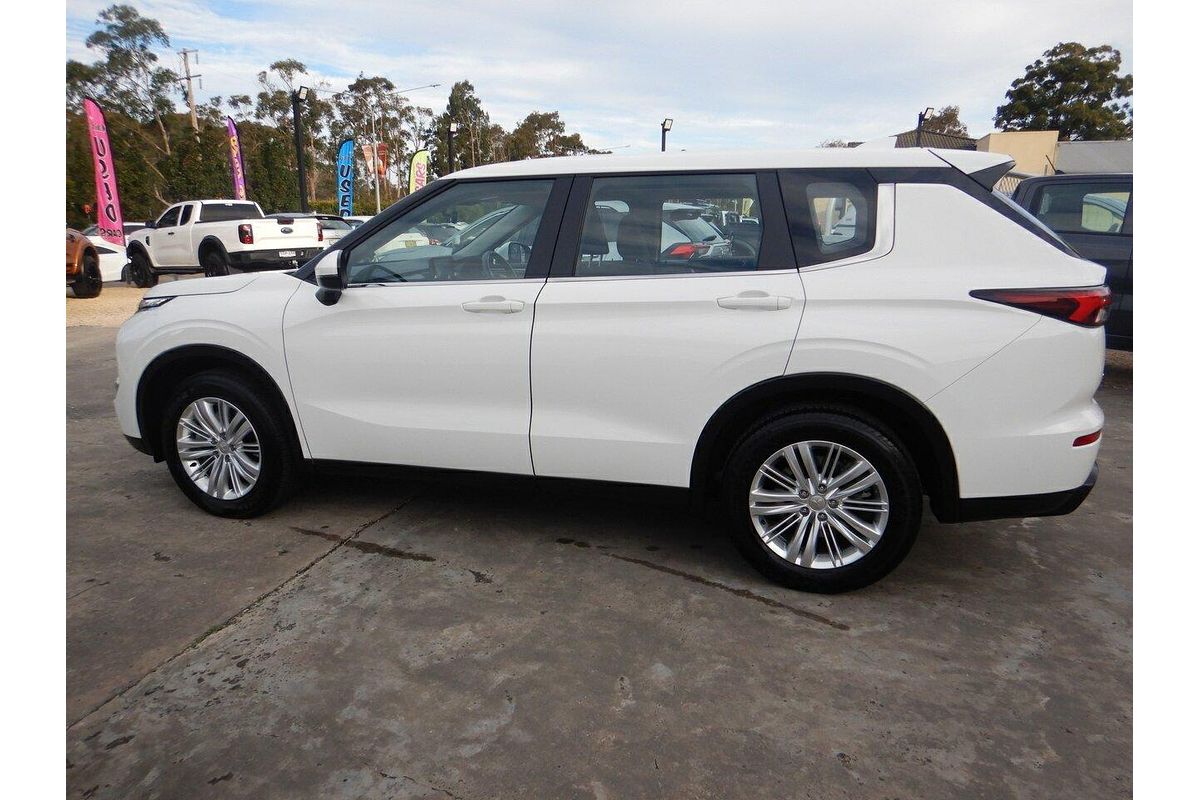 2024 Mitsubishi Outlander ES ZM