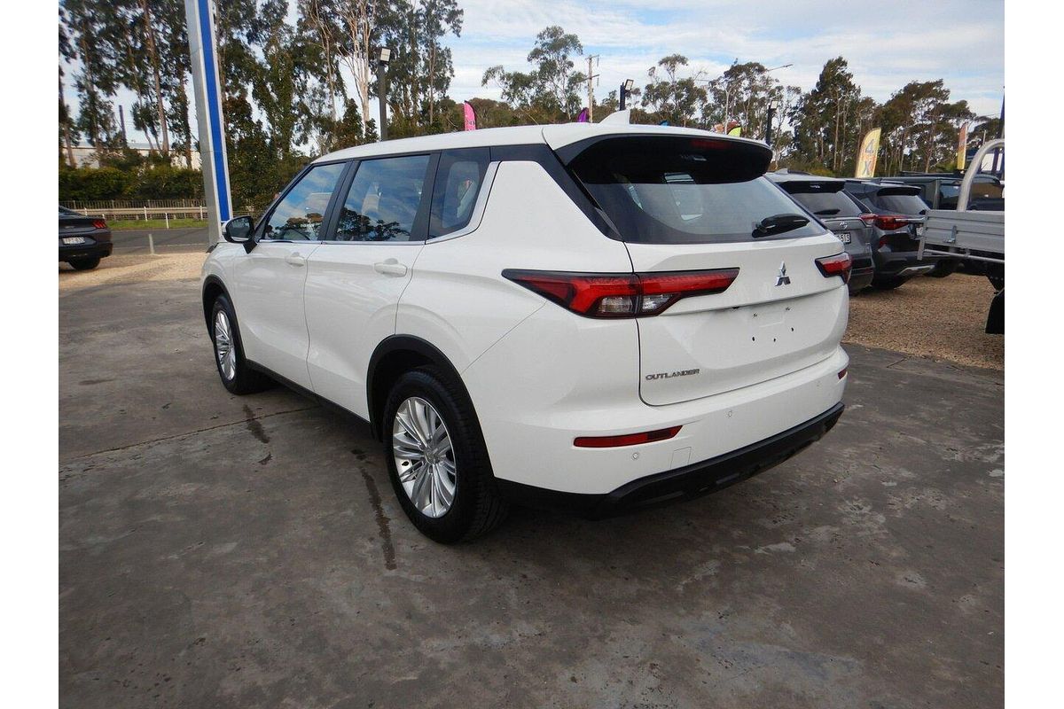2024 Mitsubishi Outlander ES ZM