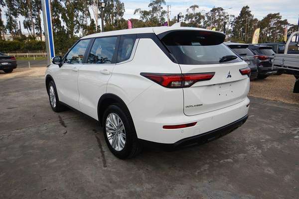 2024 Mitsubishi Outlander ES ZM