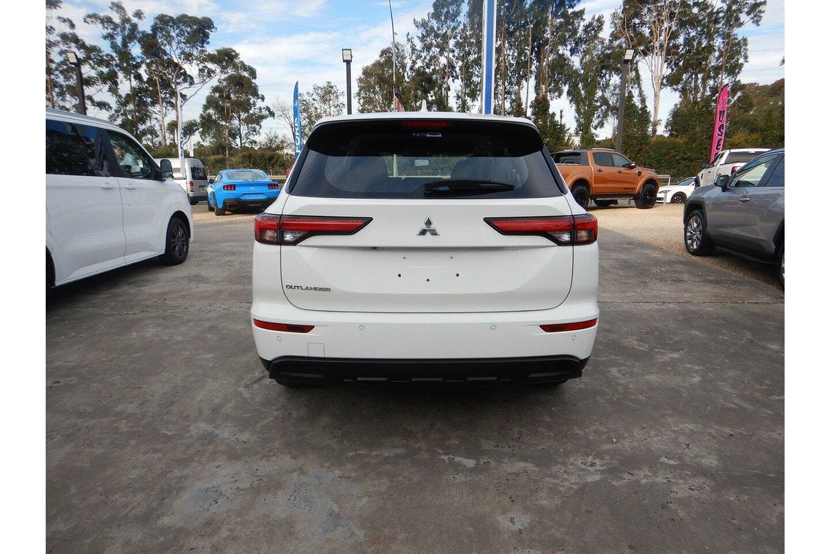 2024 Mitsubishi Outlander ES ZM