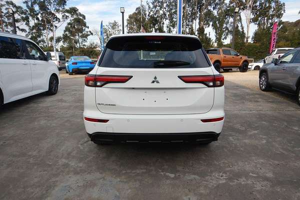 2024 Mitsubishi Outlander ES ZM