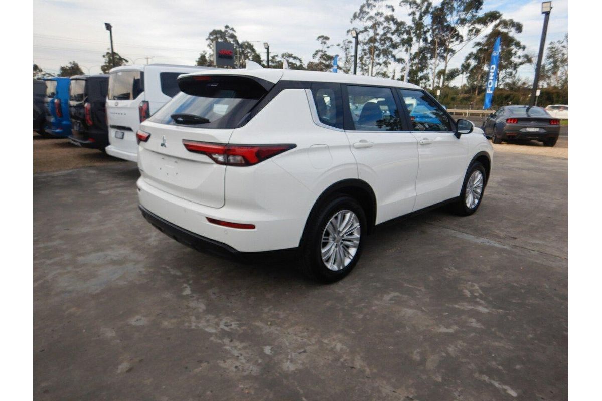 2024 Mitsubishi Outlander ES ZM