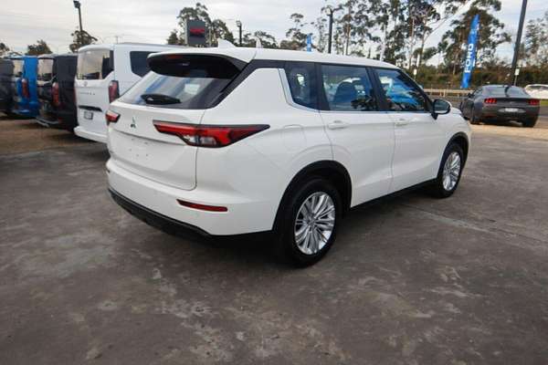 2024 Mitsubishi Outlander ES ZM
