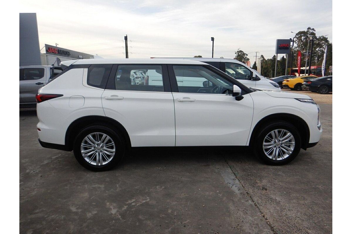 2024 Mitsubishi Outlander ES ZM