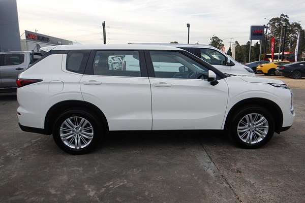 2024 Mitsubishi Outlander ES ZM