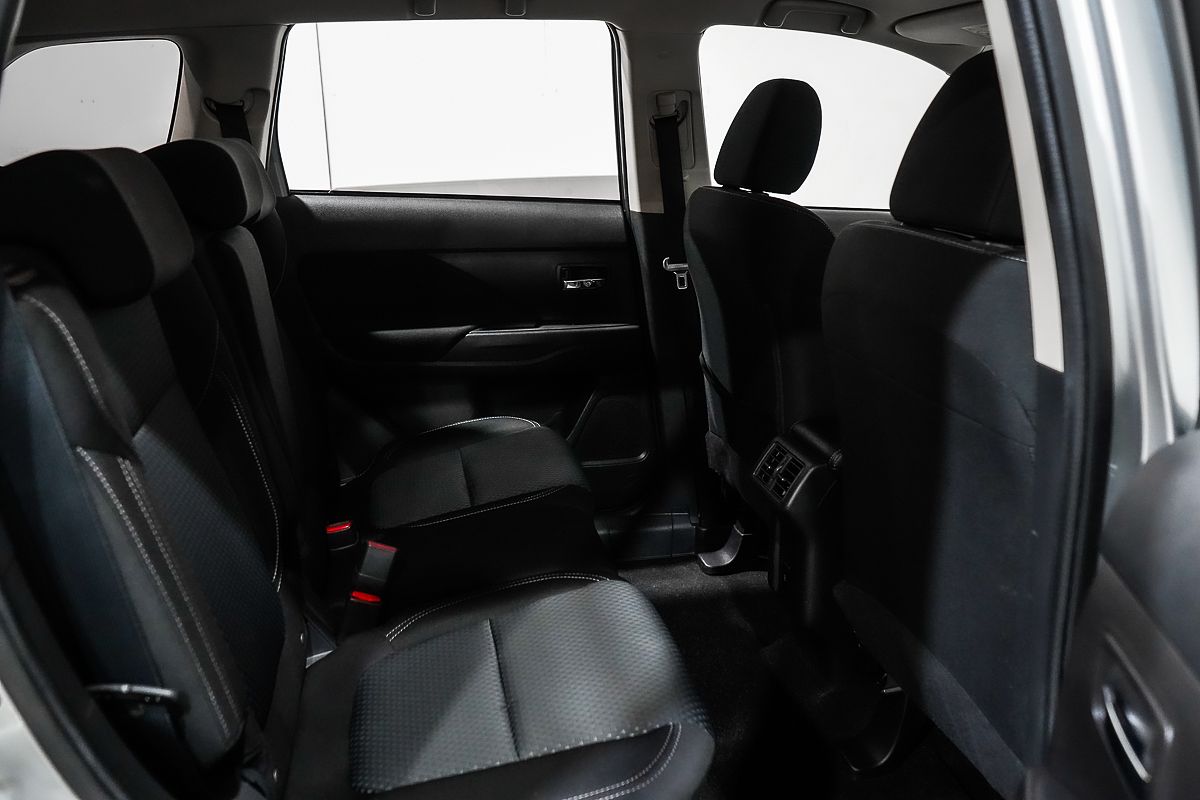 2020 Mitsubishi Outlander ES ZL