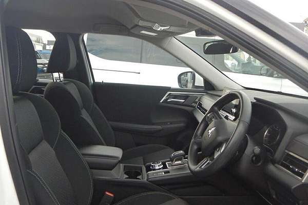 2024 Mitsubishi Outlander ES ZM