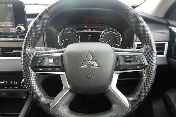 2024 Mitsubishi Outlander ES ZM
