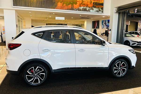 2023 MG ZST Essence