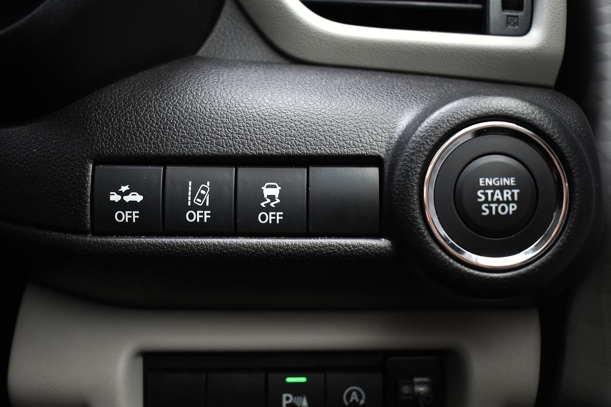 2024 Suzuki Swift Hybrid UZ