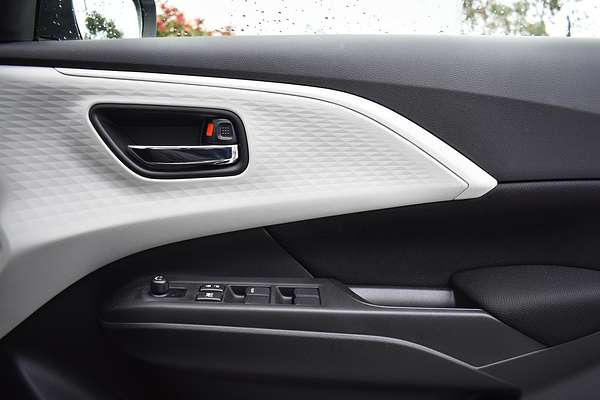 2024 Suzuki Swift Hybrid UZ