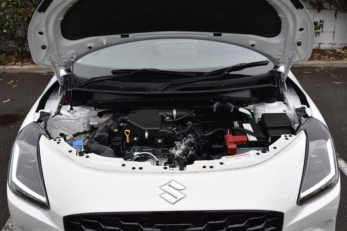 2024 Suzuki Swift Hybrid UZ
