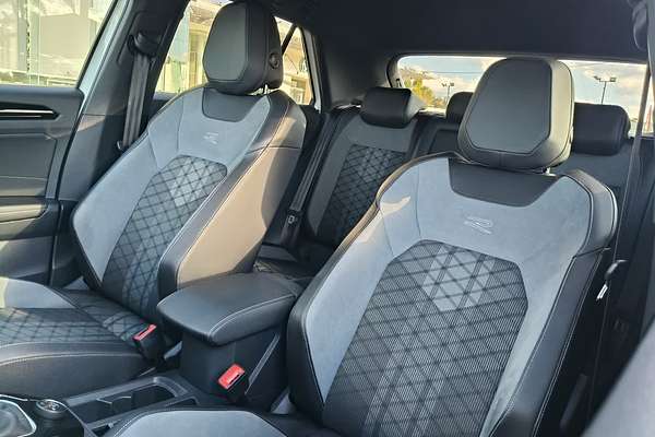 2022 Volkswagen T-Roc 140TSI R-Line D11