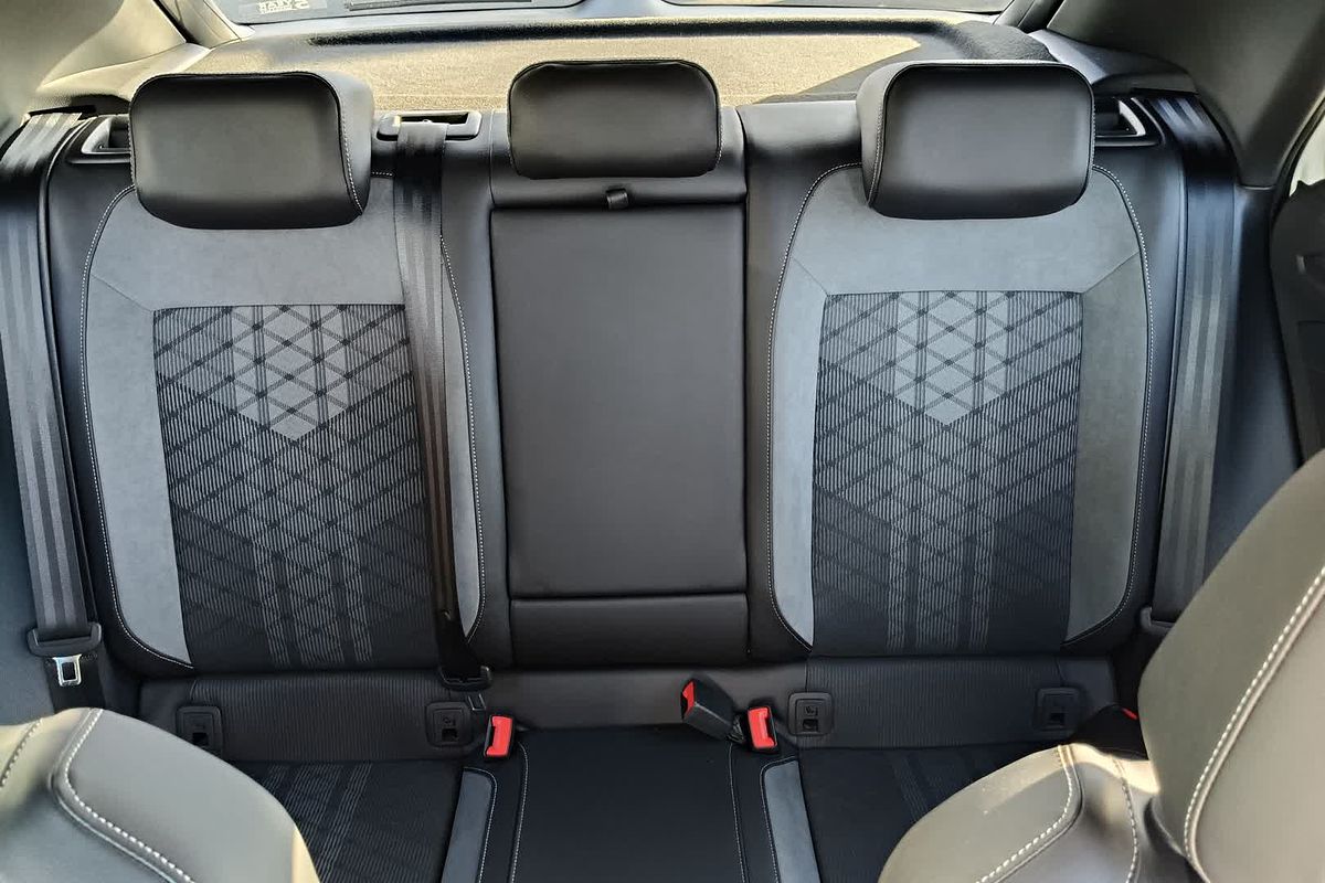 2022 Volkswagen T-Roc 140TSI R-Line D11