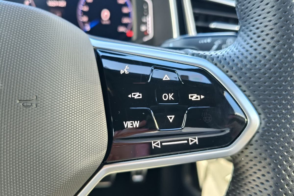 2022 Volkswagen T-Roc 140TSI R-Line D11