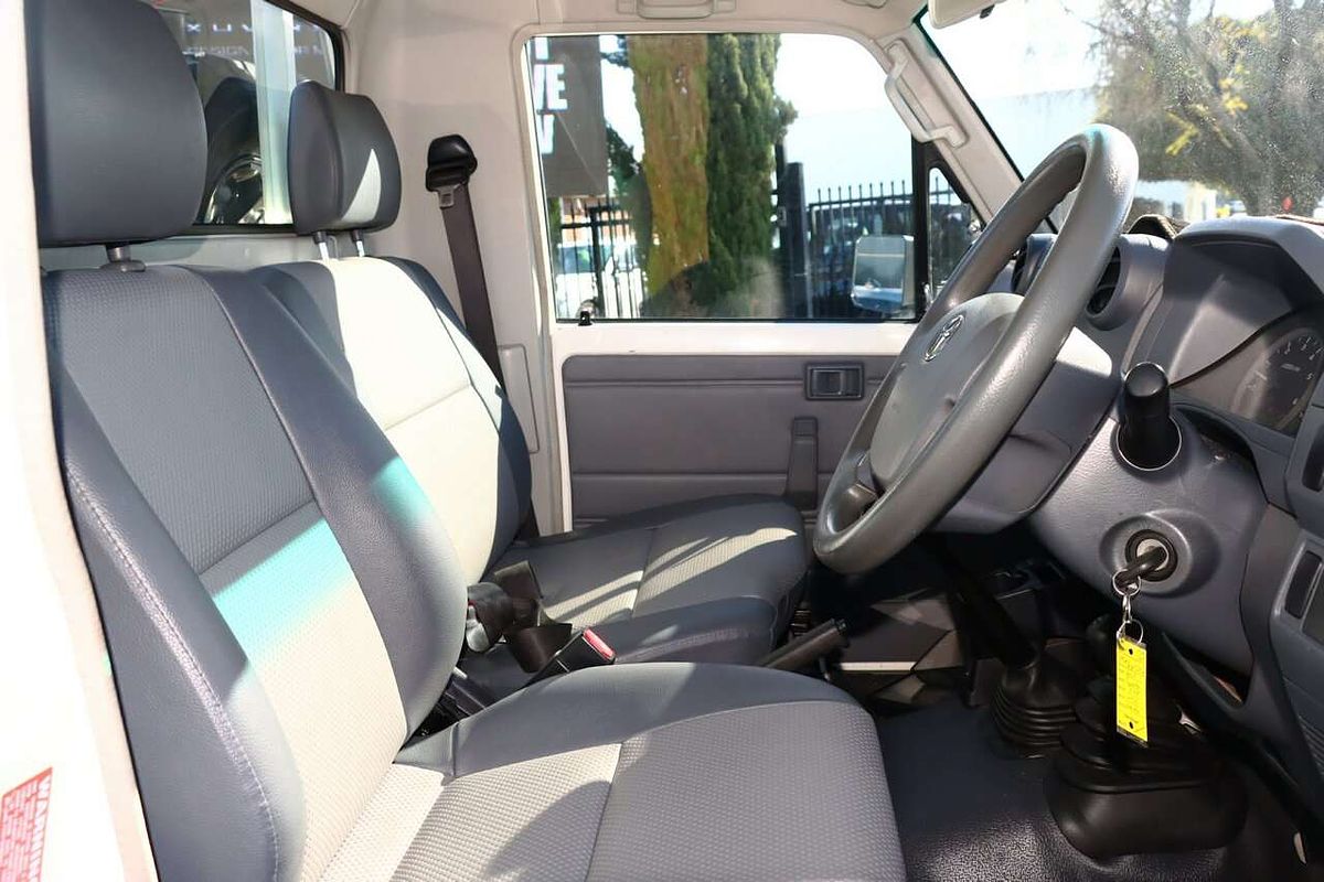 2013 Toyota Landcruiser WORKMATE (4x4) VDJ79R MY12 UPDATE 4X4