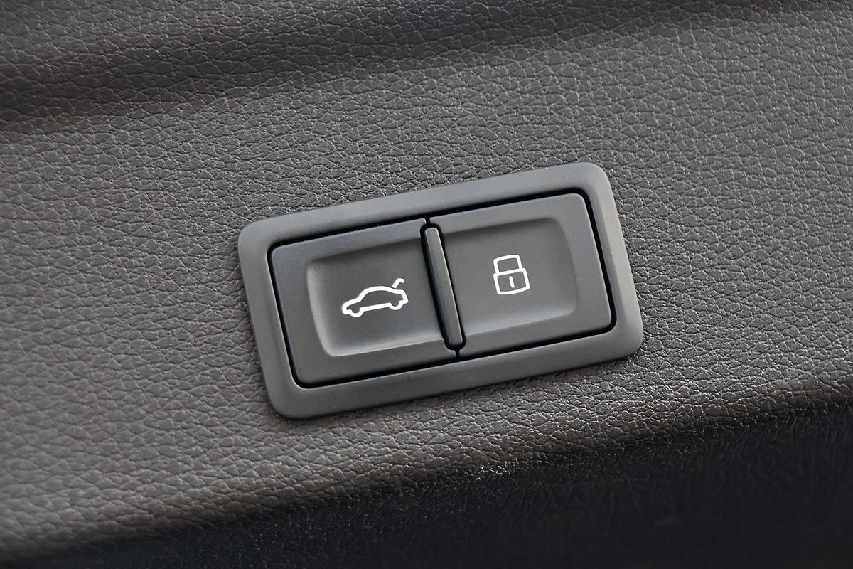 2022 Audi Q3 35 TFSI S line F3