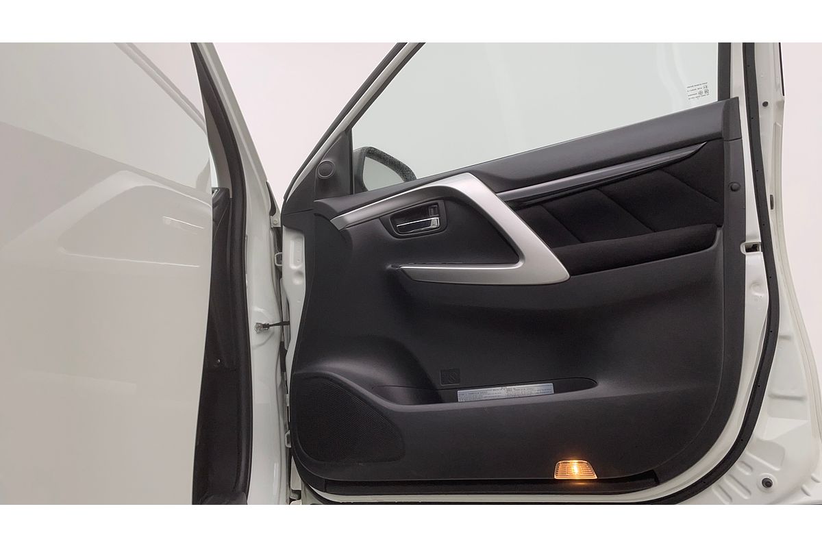 2017 Mitsubishi Pajero Sport GLX QE