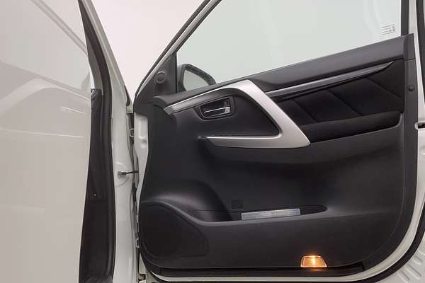 2017 Mitsubishi Pajero Sport GLX QE