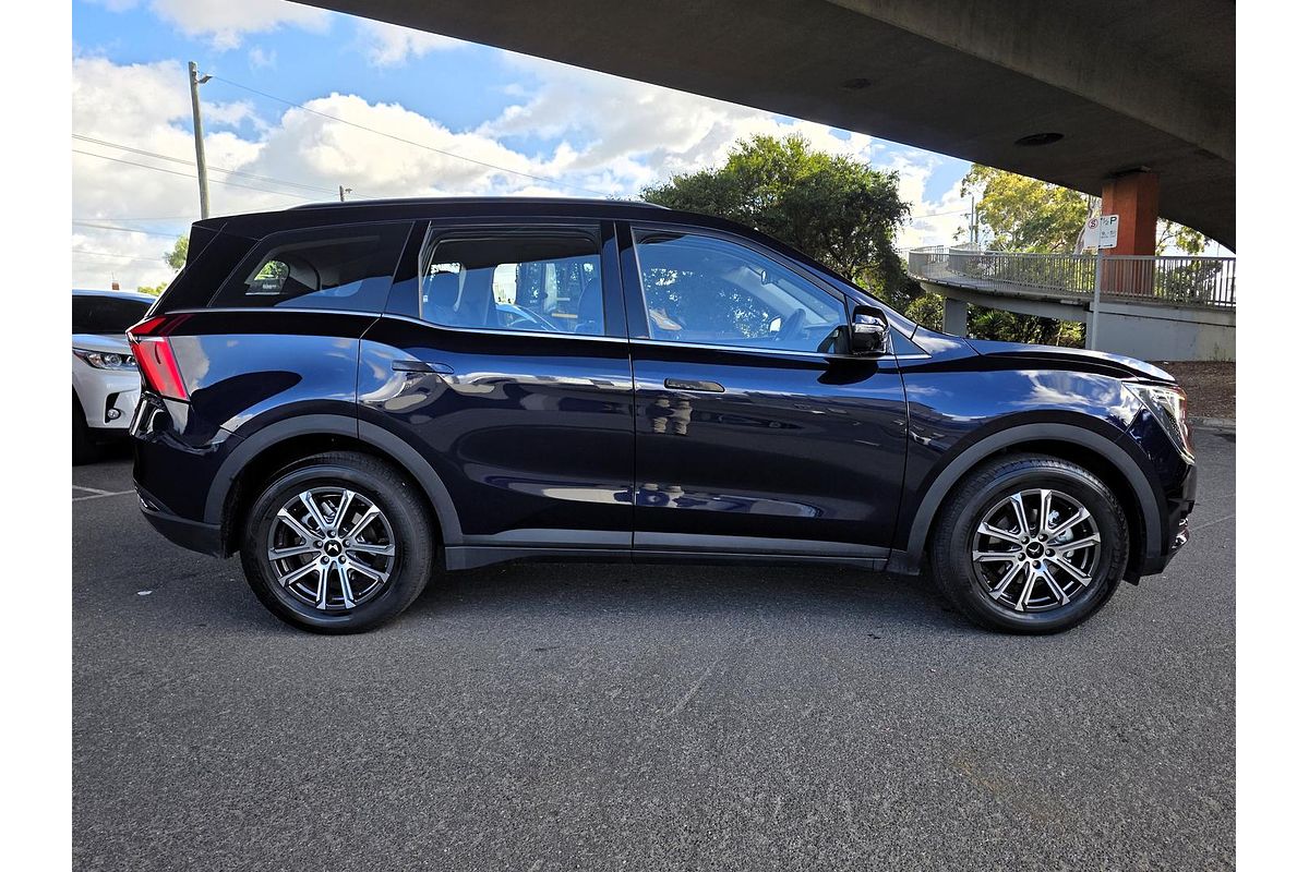 2025 Mahindra XUV700 AX7L