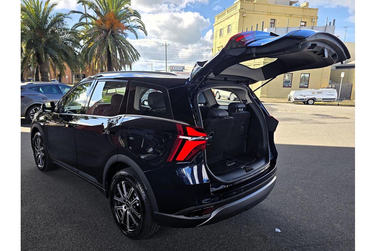 2025 Mahindra XUV700 AX7L