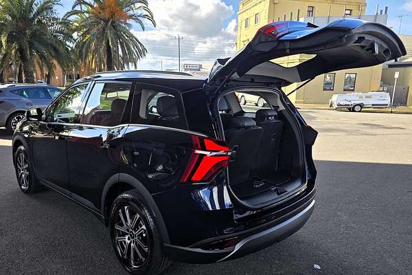 2025 Mahindra XUV700 AX7L