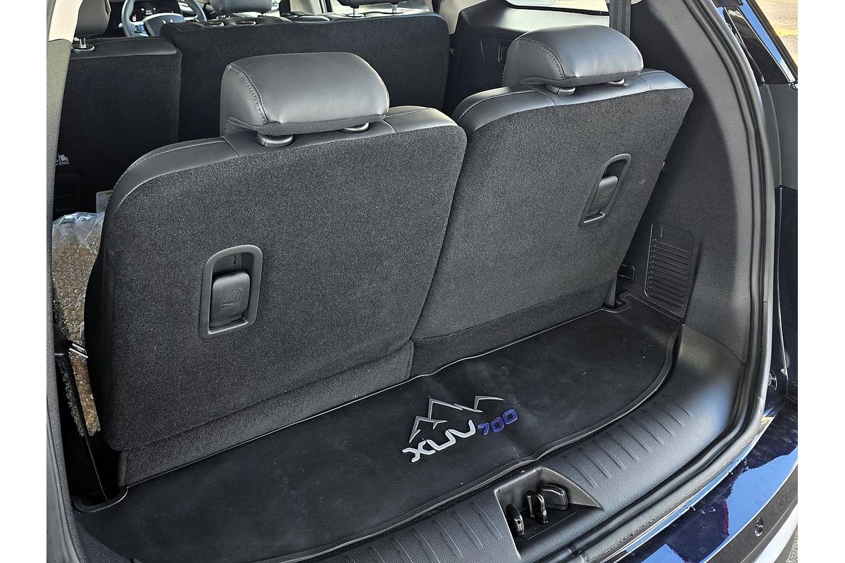 2025 Mahindra XUV700 AX7L