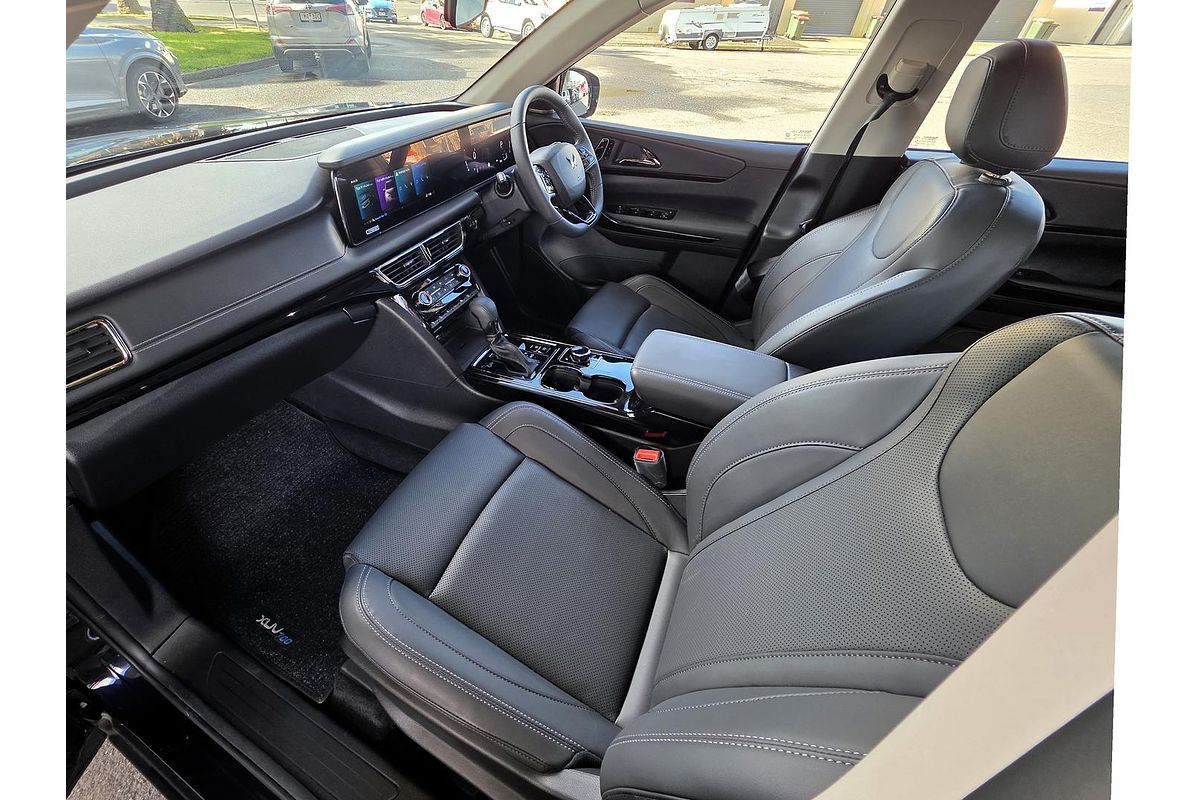 2025 Mahindra XUV700 AX7L