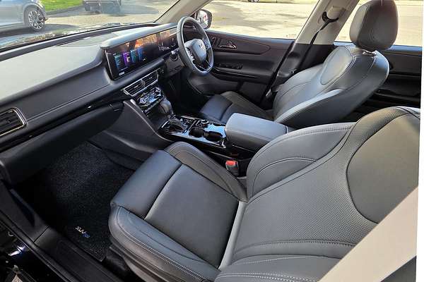 2025 Mahindra XUV700 AX7L