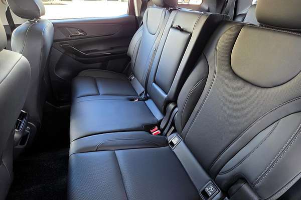 2025 Mahindra XUV700 AX7L