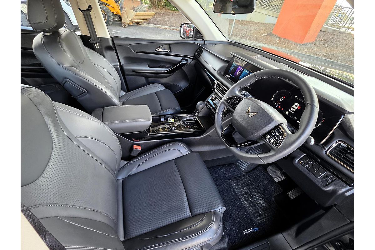2025 Mahindra XUV700 AX7L