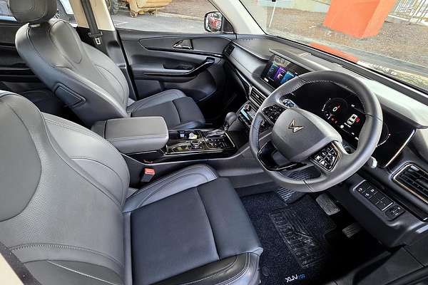 2025 Mahindra XUV700 AX7L