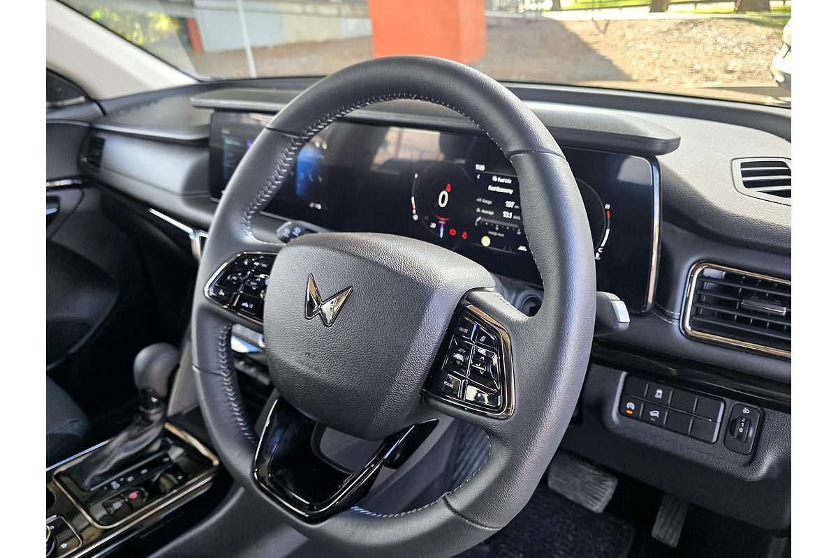 2025 Mahindra XUV700 AX7L