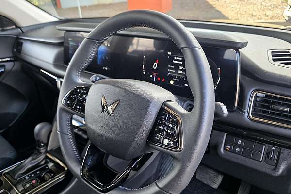 2025 Mahindra XUV700 AX7L