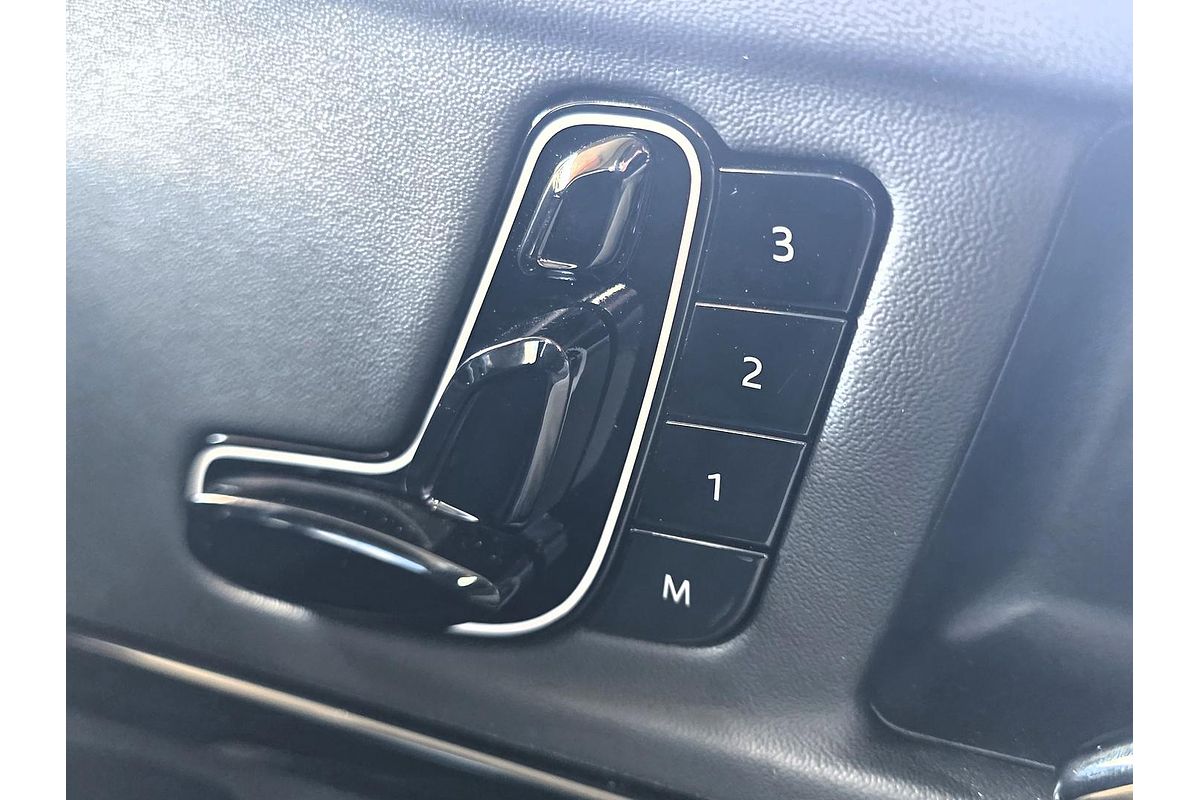 2025 Mahindra XUV700 AX7L