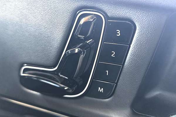 2025 Mahindra XUV700 AX7L