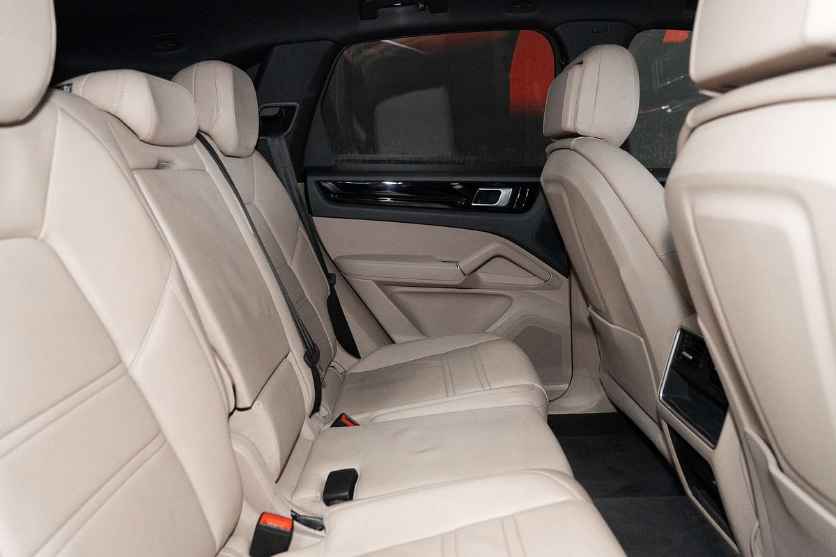 2018 Porsche Cayenne  9YA