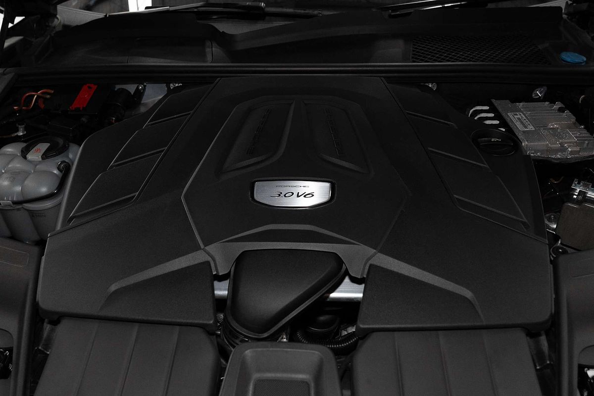2018 Porsche Cayenne  9YA