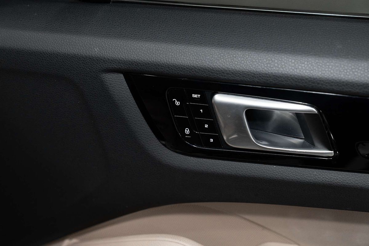 2018 Porsche Cayenne  9YA