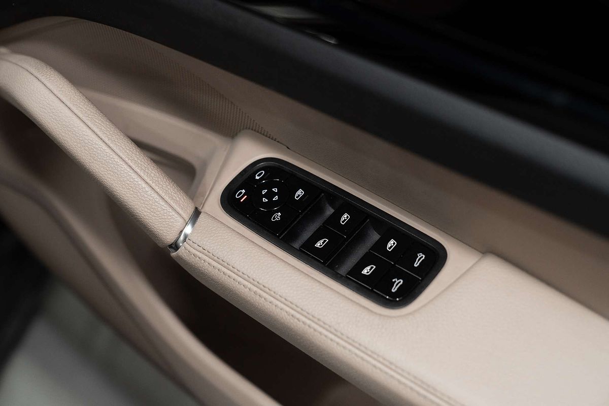 2018 Porsche Cayenne  9YA