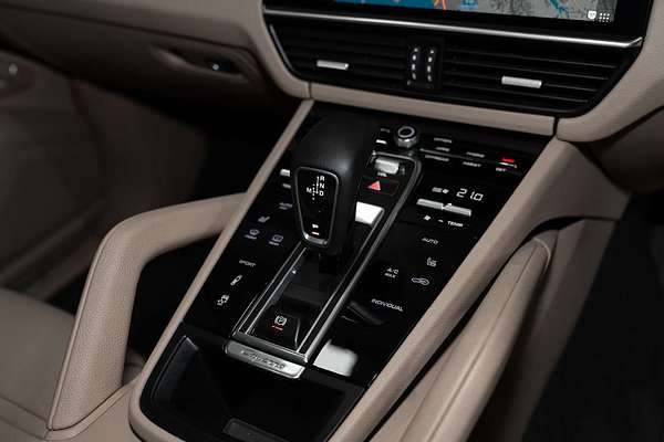2018 Porsche Cayenne  9YA