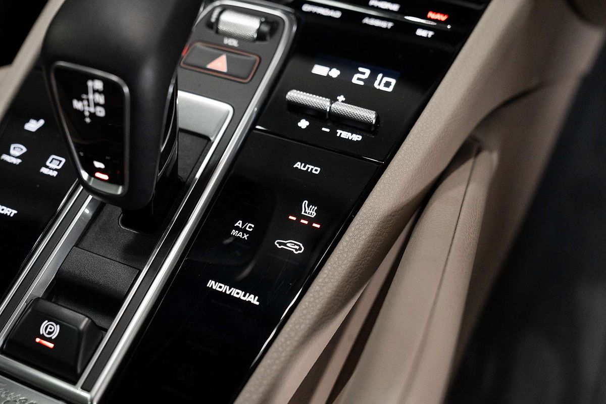 2018 Porsche Cayenne  9YA