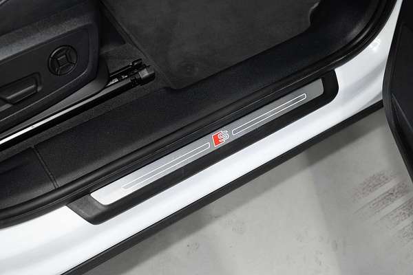 2020 Audi Q3 35 TFSI S line F3