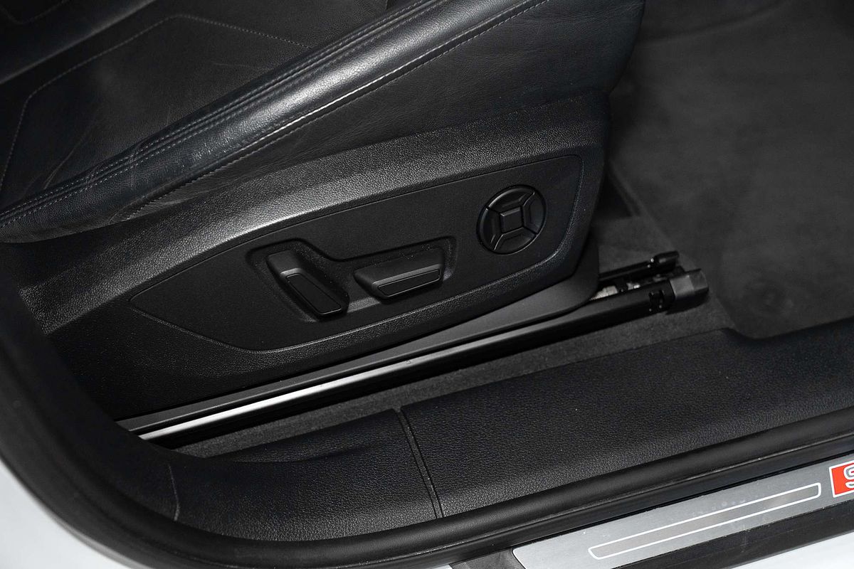 2020 Audi Q3 35 TFSI S line F3