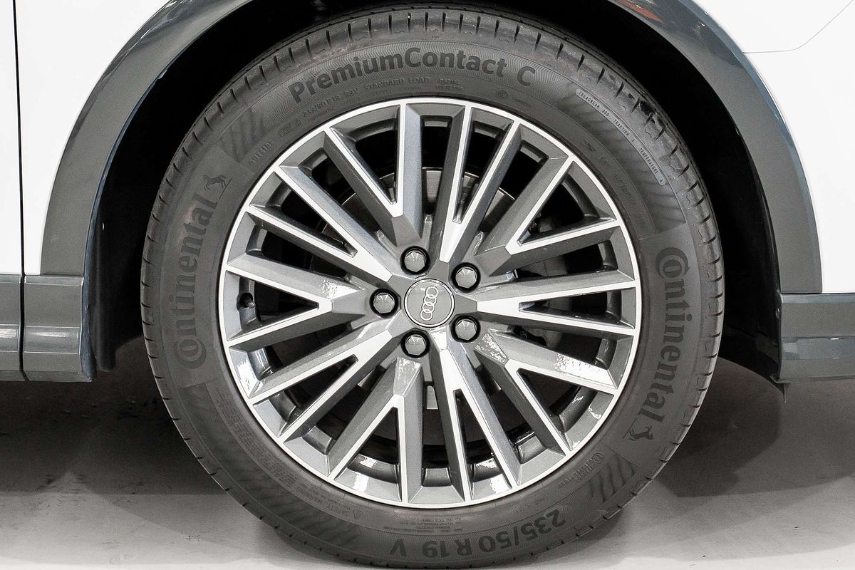2020 Audi Q3 35 TFSI S line F3