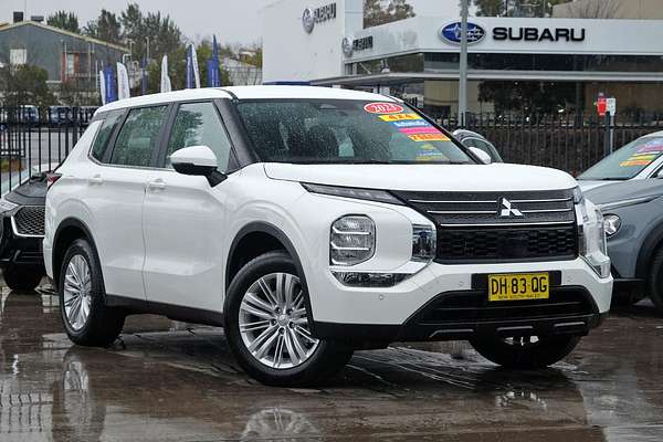 2023 Mitsubishi Outlander ES ZM